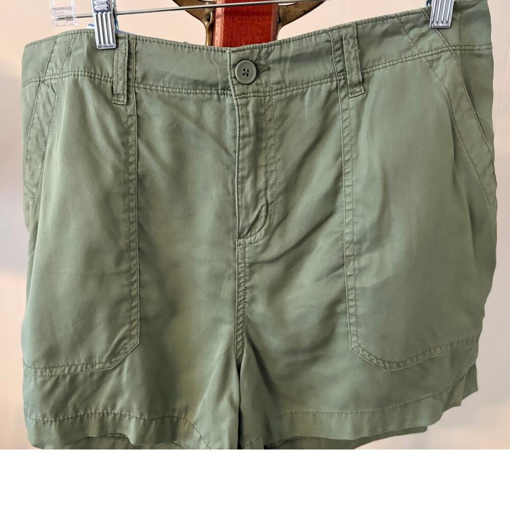Social Standard by Sanctuary Green Tea Tencil Shorts Sz Large NWT